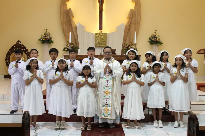 Sukacita Hari Raya Tubuh dan Darah Kristus: 19 Anak di Paroki Santa Maria Fatima Magelang Terima Komuni Pertama