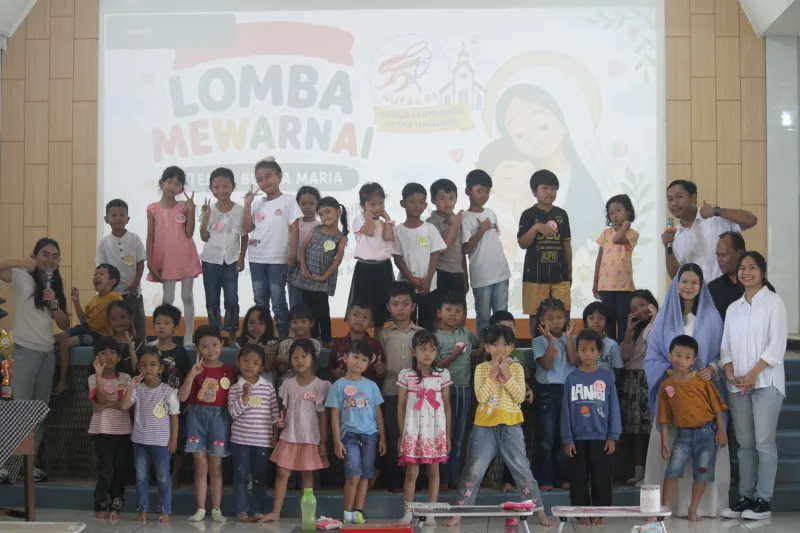Semarak HUT Ke-55 Paroki St. Maria Fatima Magelang: Goresan Warna Warni dan Keceriaan 35 Anak Mewarnai Altar Kreativitas